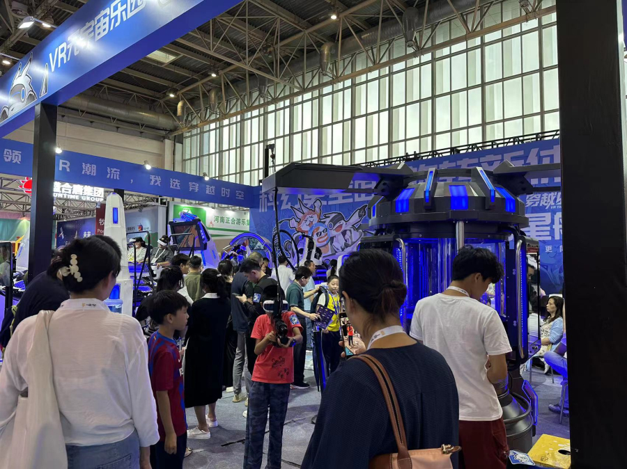 1689318760121125.jpg 3人槍機體驗圍觀_副本.jpg